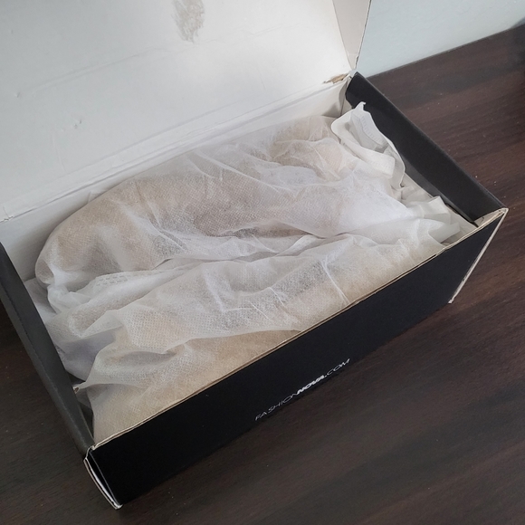 Flat Sandal - Color: Nude - Size 7 - Picture 4 of 6